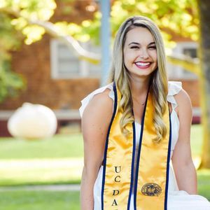 Meet your Posher, Olivia